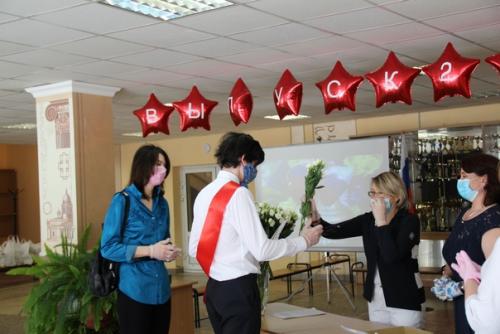 В понедельник, 15 июня, в лицее состоялось вручение аттестатов о среднем общем образовании выпускникам 11 классов. 08 В понедельник, 15 июня, в лицее состоялось вручение аттестатов о среднем общем образовании выпускникам 11 классов. 08