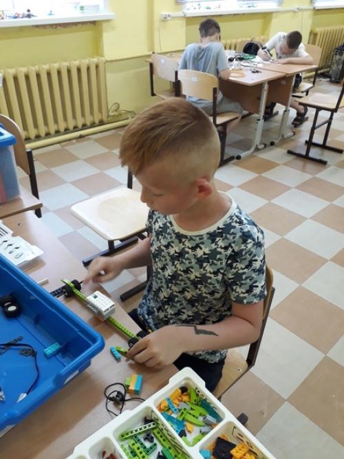 Огромное значение в воспитании детей знакомство с миром профессий имеет. 02 Огромное значение в воспитании детей знакомство с миром профессий имеет. 02