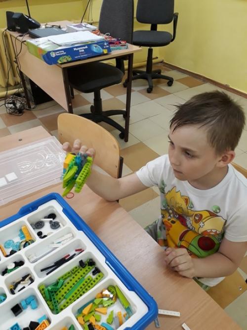 Огромное значение в воспитании детей знакомство с миром профессий имеет. 01 Огромное значение в воспитании детей знакомство с миром профессий имеет. 01