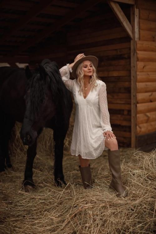 Дорогие мои, 26 июня мы подготовили для вас очень красивый фотопроект на конюшне. 06