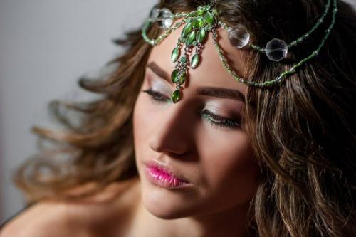 Дорогие девушки, для выездных фотосессий можно взять в аренду красивые и необычные украшения! 02