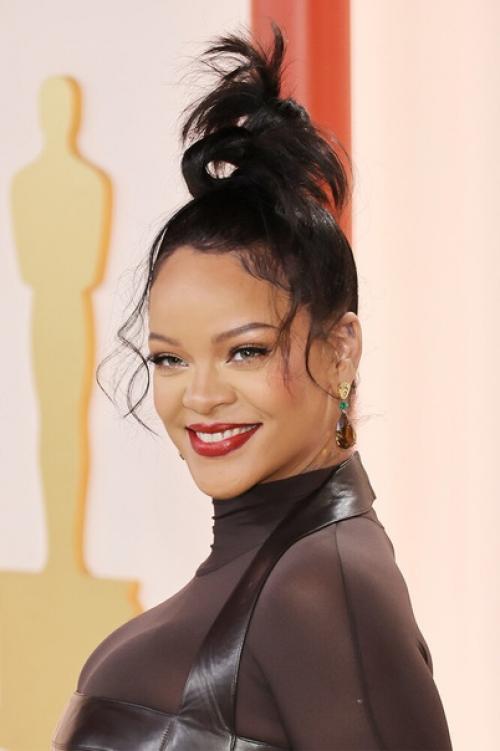 Лучшие макияжи и прически звезд с красной дорожки церемонии оскар-2023. 01 Лучшие макияжи и прически звезд с красной дорожки церемонии оскар-2023. 01