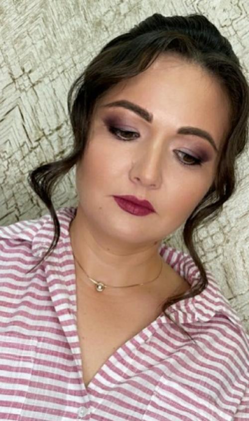 Визажист предлагает свадебный, вечерний макияж, креативный макияж. 01