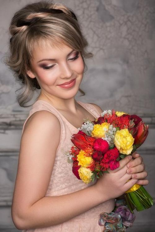 Милые дамы?  Мастер по созданию причёсок и макияжа? 01