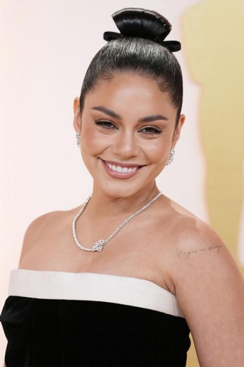 Лучшие макияжи и прически звезд с красной дорожки церемонии оскар-2023. 07 Лучшие макияжи и прически звезд с красной дорожки церемонии оскар-2023. 07