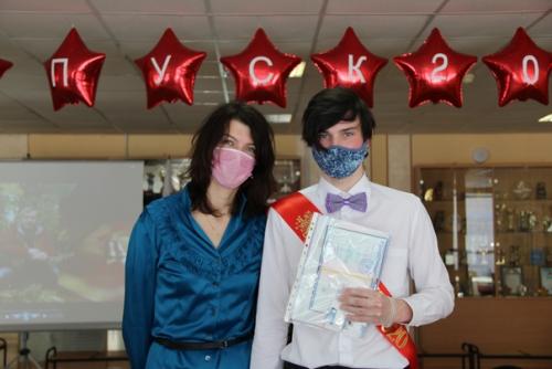 В понедельник, 15 июня, в лицее состоялось вручение аттестатов о среднем общем образовании выпускникам 11 классов. 09 В понедельник, 15 июня, в лицее состоялось вручение аттестатов о среднем общем образовании выпускникам 11 классов. 09