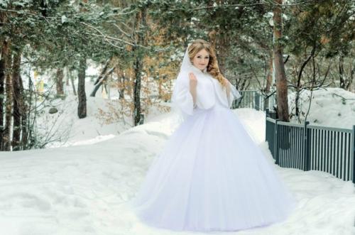 Дорогие девушки!  Ищу моделей на макияж с лёгкими или объёмными локонами, а также на макияж с причёской. 06