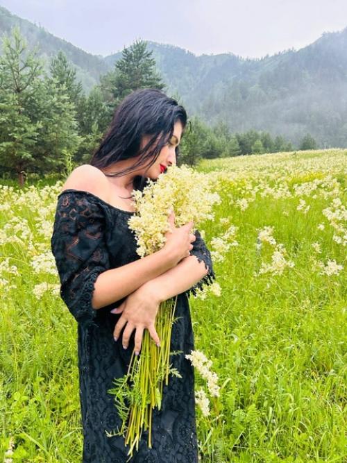 У меня не идеальная фигура и нет плоского живота. 02