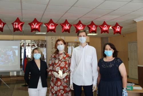 В понедельник, 15 июня, в лицее состоялось вручение аттестатов о среднем общем образовании выпускникам 11 классов. 03 В понедельник, 15 июня, в лицее состоялось вручение аттестатов о среднем общем образовании выпускникам 11 классов. 03