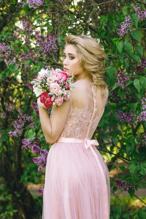 Урок макияжа.  1 нанесите базу под тени и припудрите веко. 06