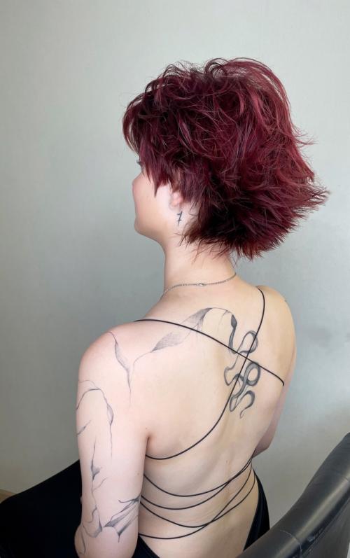 Тот случай, когда даже одев платье в пол ты не изменяешь своему стилю. 04