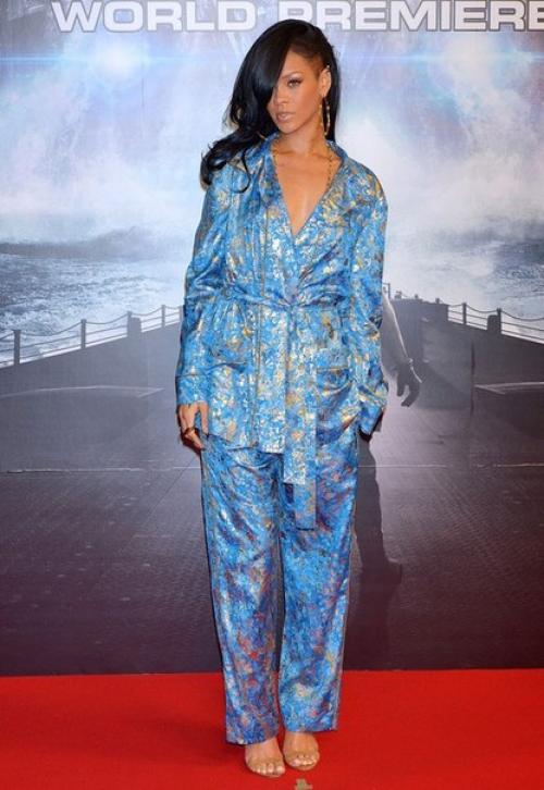 Пижамный стиль.  Теперь весь день можно провести в пижаме и никто на вас косо не посмотрит. 03