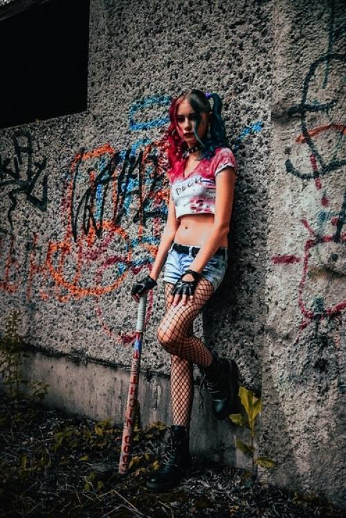 Пересматривала фотосеты, как ни странно это всё один человек. 09