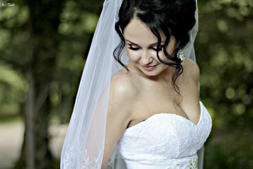 Ищу миловидную модель с опытом съёмок, у которой есть своё свадебное платье и фата, для бесплатной фотосессии, желательно посёлок котовского. 01