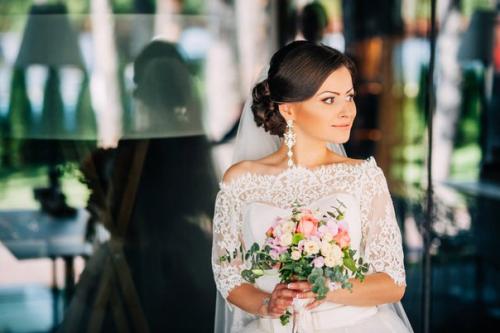 Я могу дополнить ваш образ красивым стойким макияжем. 01