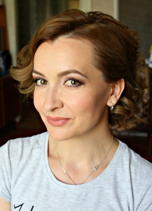 Дорогие девушки!  22-23. Июля у меня утром есть окошки на прическу и макияж. 03