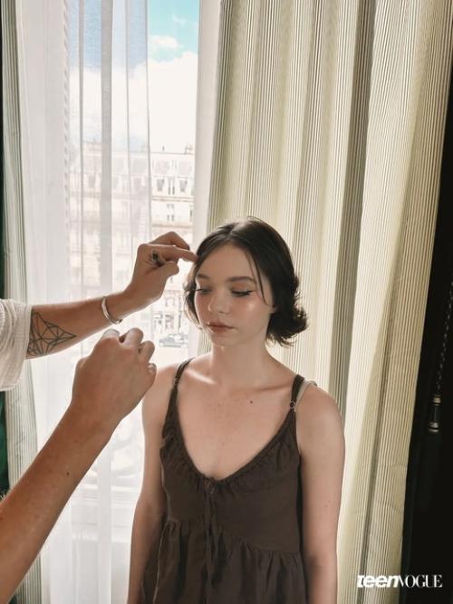 Новые материалы от Teenvogue, которые были сделаны на подготовке к шоу том Брауна, которое состоялось в Париже в конце прошлого месяца. 03