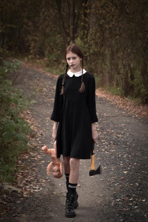 Пересматривала фотосеты, как ни странно это всё один человек. 08