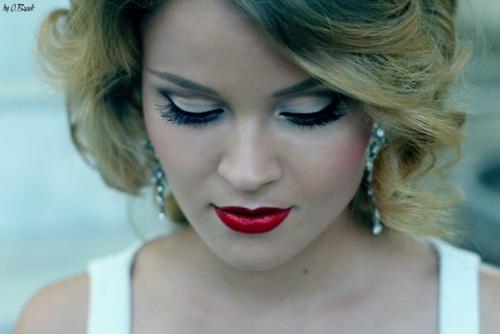 Ищу миловидную модель с опытом съёмок, у которой есть своё свадебное платье и фата, для бесплатной фотосессии, желательно посёлок котовского. 03