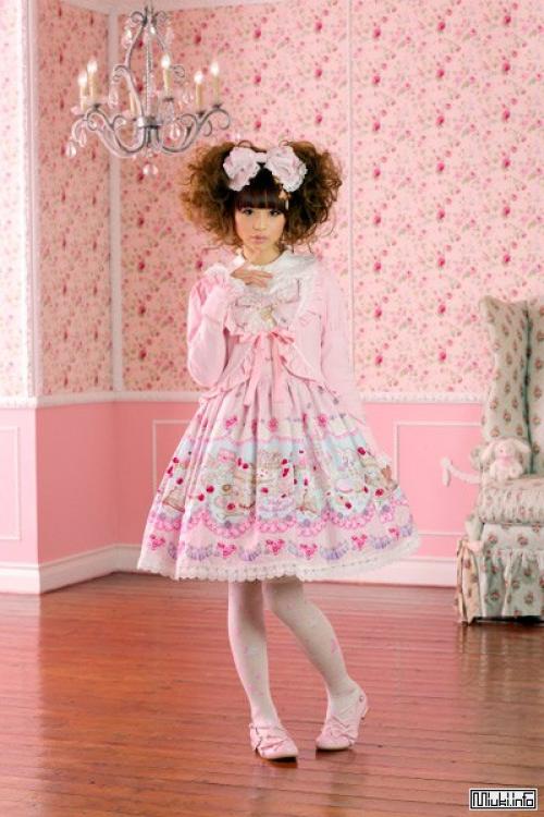 Готическая Лолита, иногда сокращается до Gothloli (яп. 07