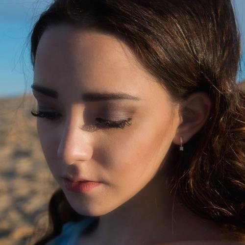 В создание образа для фотосессии входит макияж укладка. 01