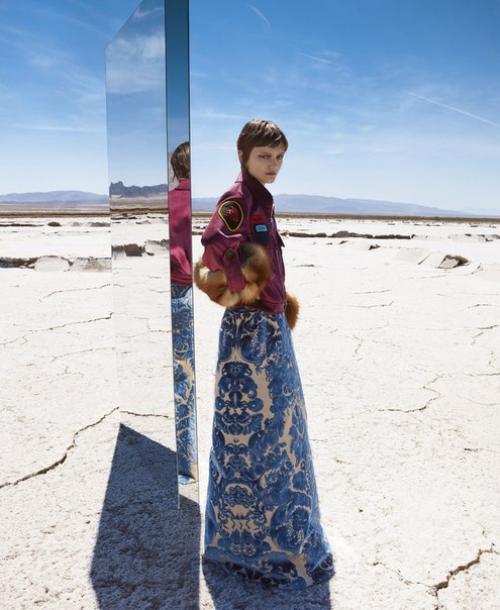 Desert Queen: Пейтон Найт в фотосессии Камиллы акранс для Harper's Bazaar US August 2016. 05