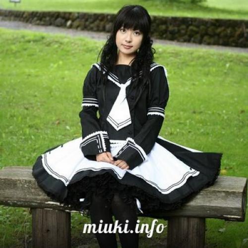 Готическая Лолита, иногда сокращается до Gothloli (яп. 01