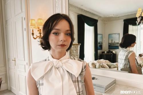 Новые материалы от Teenvogue, которые были сделаны на подготовке к шоу том Брауна, которое состоялось в Париже в конце прошлого месяца. 01