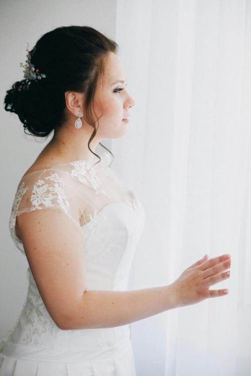 Утро невесты Елены началось в спокойной, уютной обстановке гостиной нашей мастерской. 07