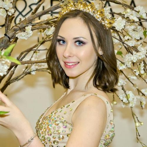 Здравствуйте.  Меня зовут Лолита. 05