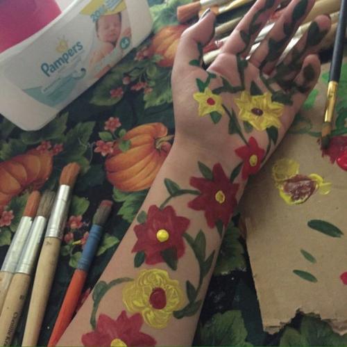 ІІ? 10. Вещей, которые должны лежать в сумке каждой девушки? 01 ІІ? 10. Вещей, которые должны лежать в сумке каждой девушки? 01