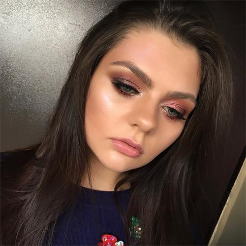 Девушки, я профессиональный визажист - стилист, буду рада подготовить вас к важному событию. 06