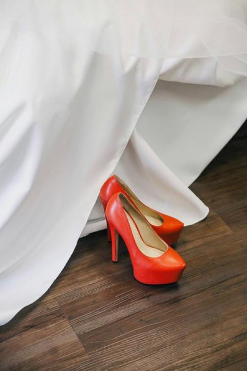 Утро невесты Елены началось в спокойной, уютной обстановке гостиной нашей мастерской. 03