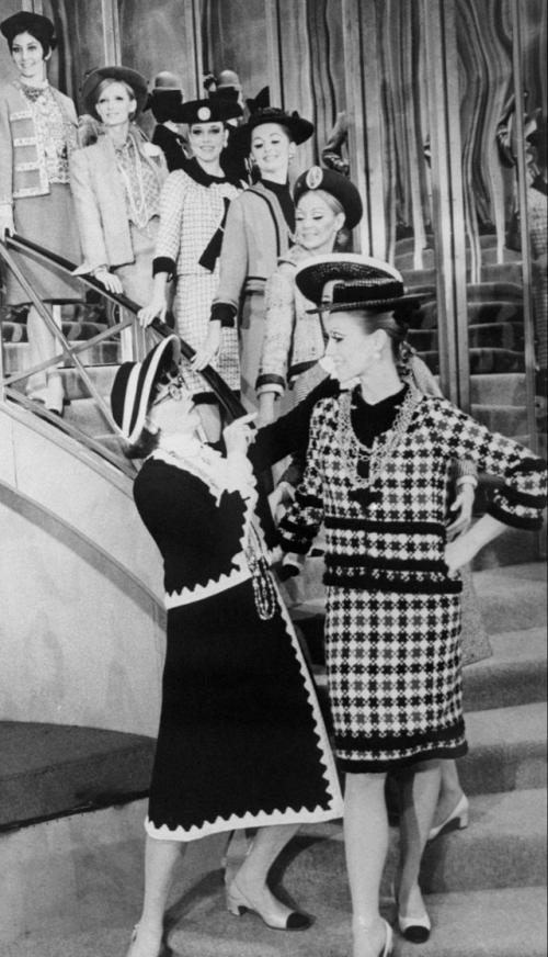 В день рождения великой Коко мы не будем в очередной раз пересказывать ее биографию или перечислять ее достижения. 02