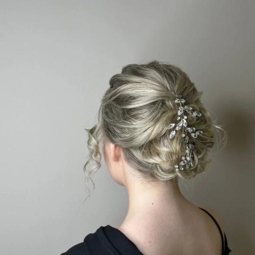 Прическа - это залог успеха любого вечернего образа, а макияж должен ее дополнять! 02