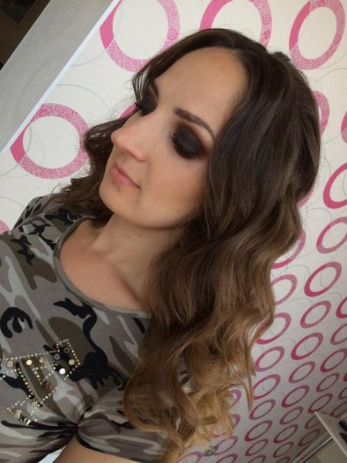 Дорогие красавицы!  Сделайте свой образ ещё прекраснее записываемся на макияж? 01