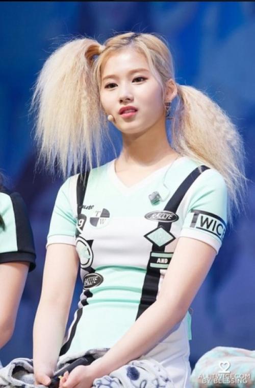 Анон.  180820: прически Lia из Itzy, которые вызывают негативные реакции у к - нетизенов. 04