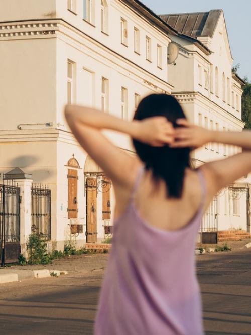 Женственность - это не только красивая одежда, причёска и макияж, но и особая манера поведения и выражения эмоций. 04 Женственность - это не только красивая одежда, причёска и макияж, но и особая манера поведения и выражения эмоций. 04