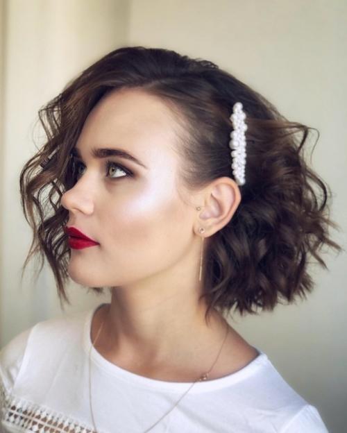 Когда невеста пришла на пробную прическу, у меня сразу сложился этот образ в голове. 01