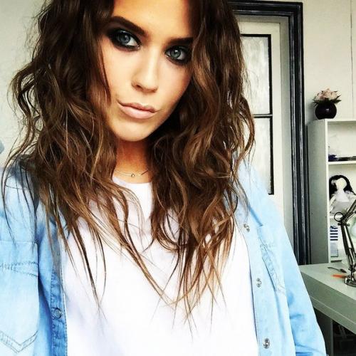 Визажист /мастер по прическам/Brow Master. 01