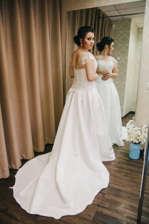 Утро невесты Елены началось в спокойной, уютной обстановке гостиной нашей мастерской. 09