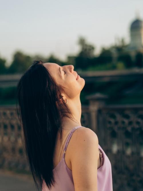 Женственность - это не только красивая одежда, причёска и макияж, но и особая манера поведения и выражения эмоций. 05 Женственность - это не только красивая одежда, причёска и макияж, но и особая манера поведения и выражения эмоций. 05