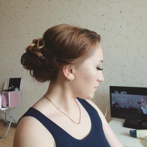 Дорогие девушки!  Свои услуги профессионального визажиста и стилиста по прическам предлагаю. 03