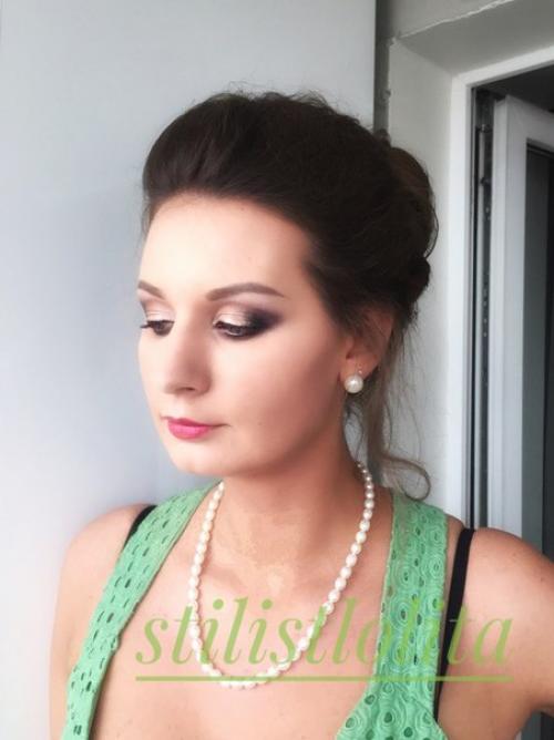 Здравствуйте.  Меня зовут Лолита. 09