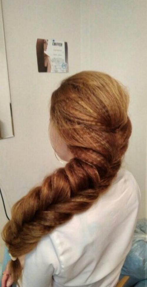 Здравствуйте.  Меня зовут Лолита. 02