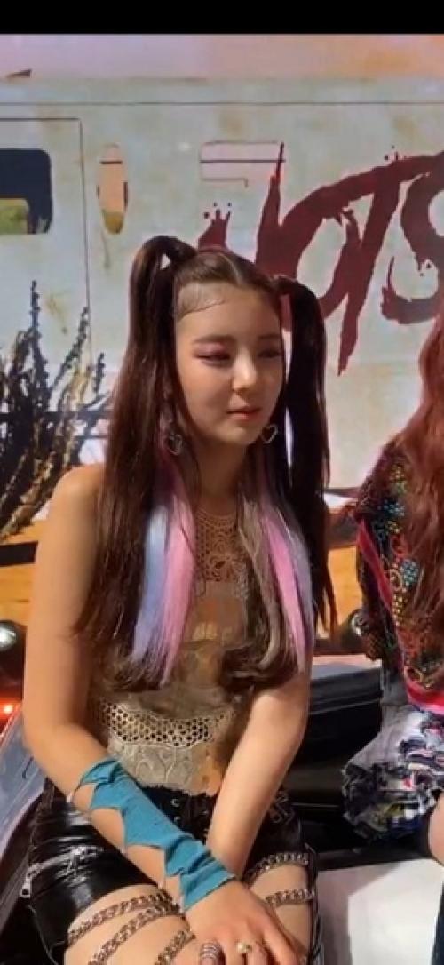 180820: прически Lia из Itzy, которые вызывают негативные реакции у к - нетизенов. 01