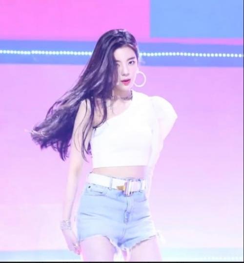 Анон.  180820: прически Lia из Itzy, которые вызывают негативные реакции у к - нетизенов. 06