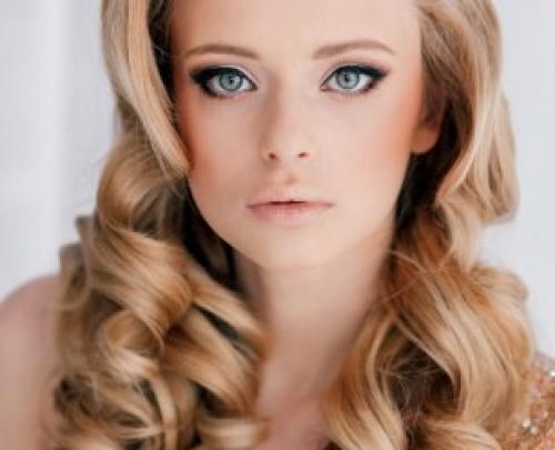 Локоны - самая универсальная и женственная прическа на любое мероприятие и торжество. 02