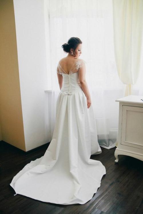 Утро невесты Елены началось в спокойной, уютной обстановке гостиной нашей мастерской. 04