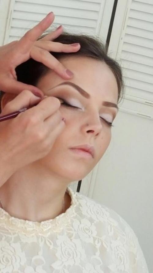 В нашей школе свадебных стилистов большое внимание уделяется отработке макияжа и причесок на моделях. 03